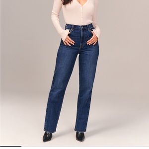 Abercrombie& Fitch Curve Love Ultra High Rise 90s
Straight Jean 4 Long